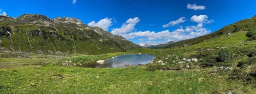 Small mountain lake near Tschuggen with view of Davos