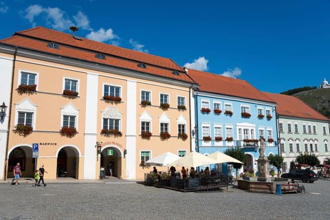 Market Square with Town Hall and Pomona Fountain