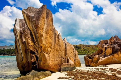 Granite rock landscapes at the side of Baie Laraie beach
