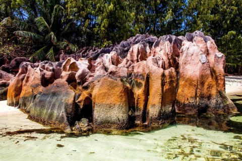 Granite rock landscapes at the side of Baie Laraie beach