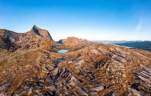 Mountains Kulhornet and Stortinden