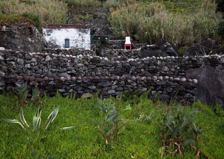 Dwelling house with lava stone wall and garden in the village of Rocha da Relva