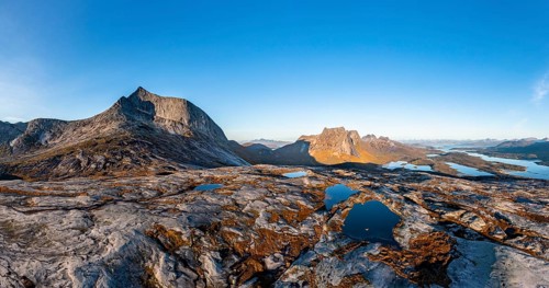 Mountains Kulhornet and Stortinden