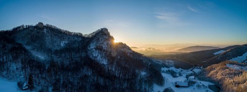 Sunrise at the Frohburg castle ruins and Geissflue summit cross