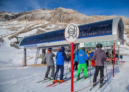 Sign: FFP2 mask obligation