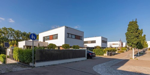 Passive house with photovoltaic systems