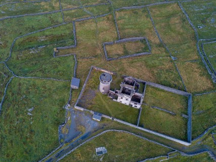 Old lighthouse at Dun Eochla