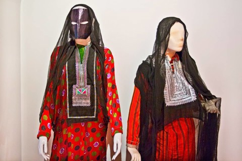 Women's costumes with face mask for Berber