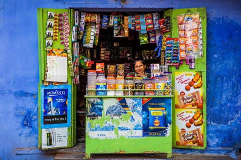 Colourful markets and craftsmen in the old town of Bundi