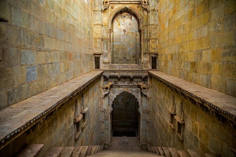 Raniji-ki-Baori stepped fountain