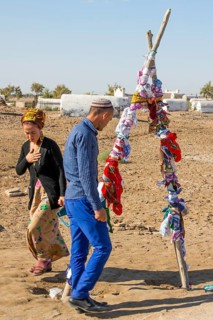 Couple asks for offspring at a fetish site for wanting children
