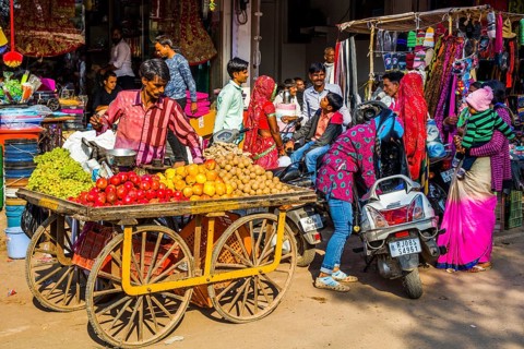 Colourful markets and craftsmen in the old town of Bundi