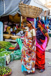 Colourful markets and craftsmen in the old town of Bundi