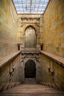 Raniji-ki-Baori stepped fountain