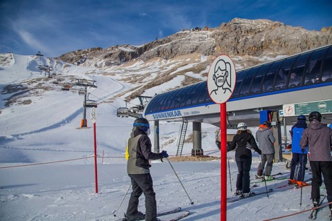 Sign: FFP2 mask obligation