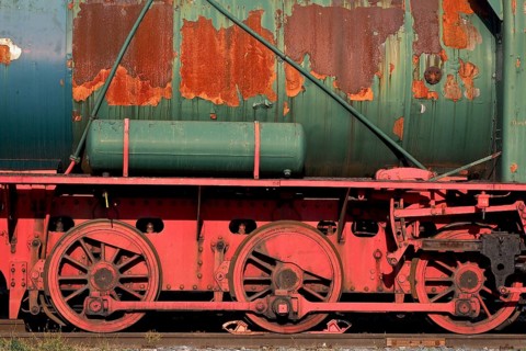 Close-up green diesel locomotive at Hanau-Grossauheim station