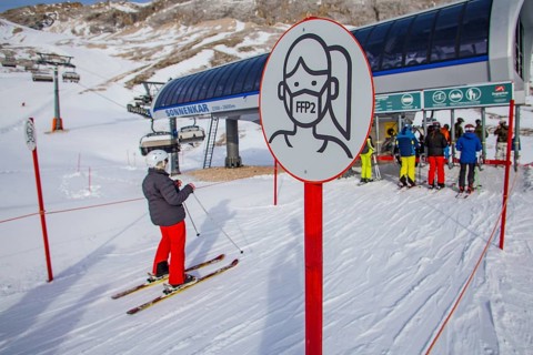Sign: FFP2 mask obligation