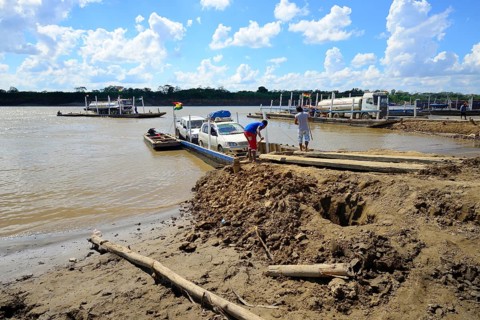 Simple ferry across the Rio Mamore