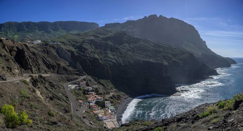 The bay of Alojera and Las Salinas is surrounded by steep cliffs