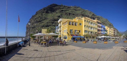 Restaurants on the beach promenade of