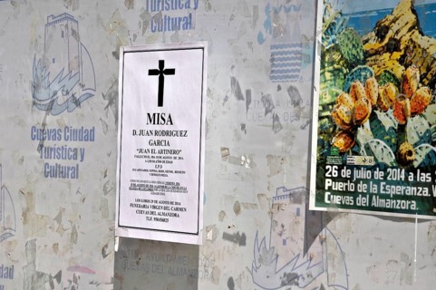 Announcement of a death on a wall