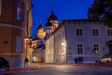 Alexander Nevski Cathedral at night from the Church Square