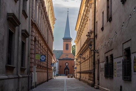 Alley with a view of the reformed church