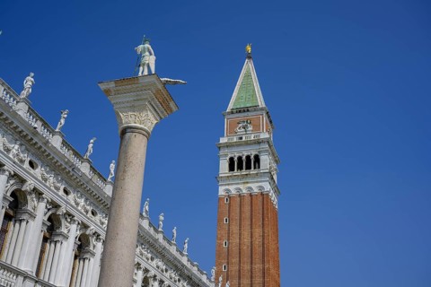 Biblioteca Nazionale Marciana Columna de San Teodoro and Campanile di San Marco