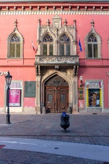 Building on the main alleyway