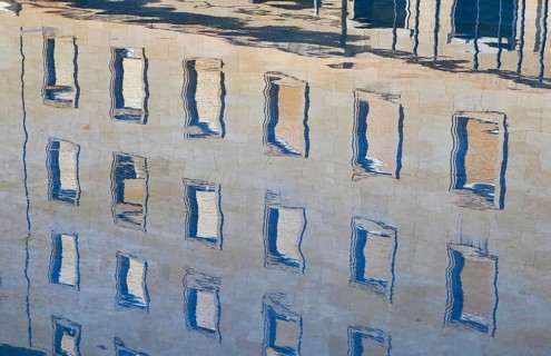 Reflection of the Baroque Basilica del Pilar in the Hispanidad Fountain