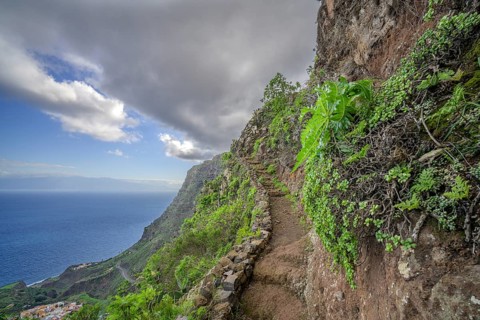 Section of path on the hike up to Mirador de Abrante