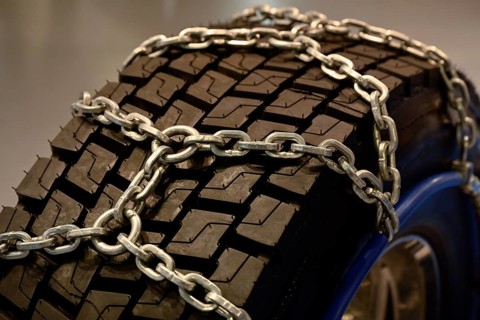 Snow chain truck tyres