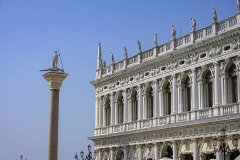 Biblioteca Nazionale Marciana and Columna de San Teodoro