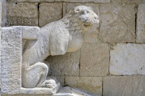 Lion figure at the portal of the Cathedral di San Leopardo