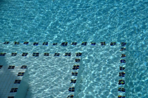 Supervision of a staircase in the swimming pool