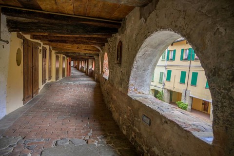 Historic portico Via del Borgo o degli Asini