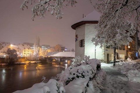 Objective tower and wooden bridge over the Aare