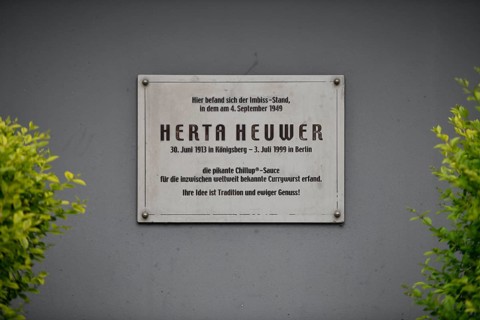 Memorial plaque for Herta Heuwer