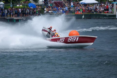 Boat racing on the Saint Lawrence River