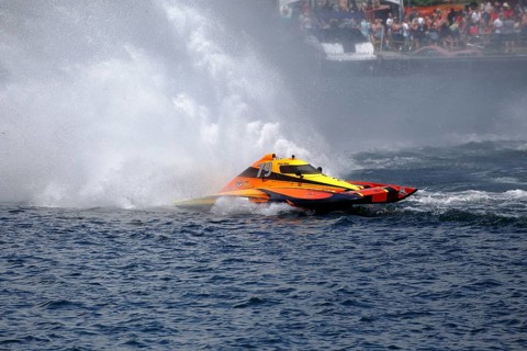 Hydroplane racing on the Saint Lawrence River