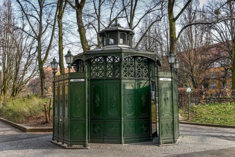 Urinal