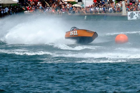 Boat racing on the Saint Lawrence River