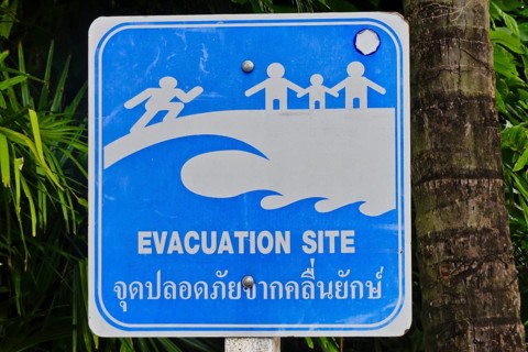 Tsunami warning signs