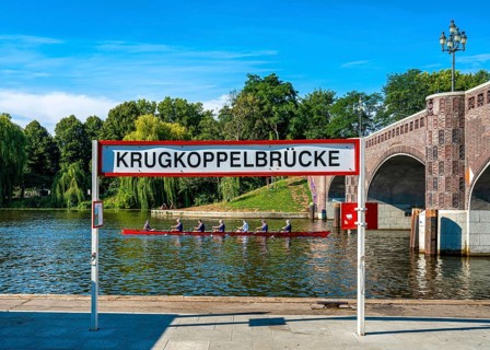 Recreational sportsmen in a rowing boat at the Krugkoppelbruecke