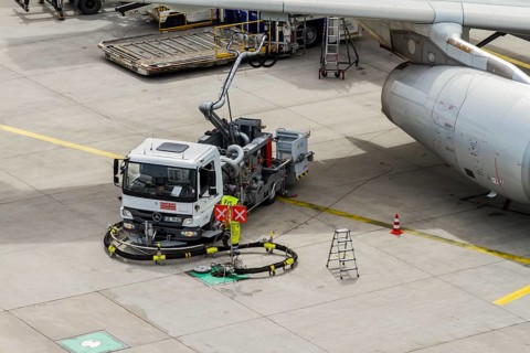 Refuelling vehicle on the tarmac at the airport