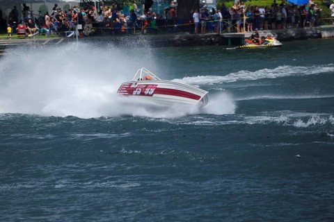 Boat racing on the Saint Lawrence River