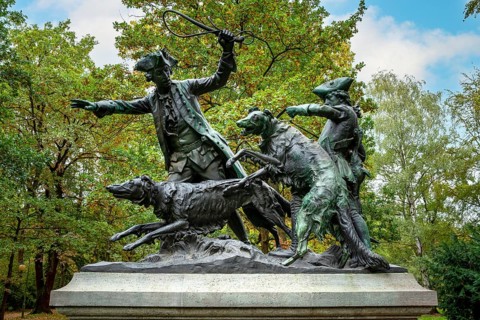 Bronze sculptures Fox Hunt and Hare Hunt in the Berlin Tiergarten