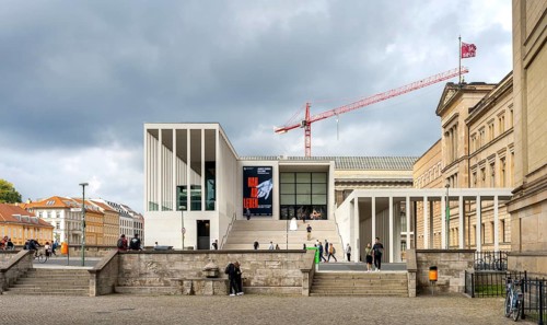 Access to the newly built James Simon Gallery on Museum Island