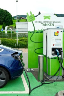 Car when charging Lidl free e-charging station