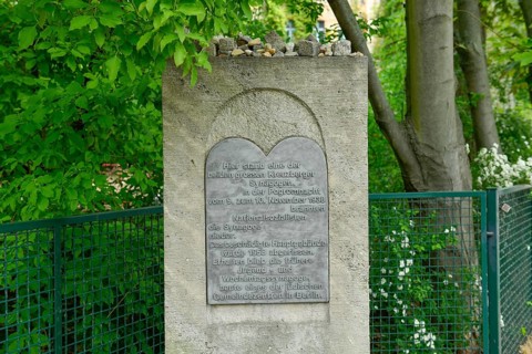 Memorial plaque